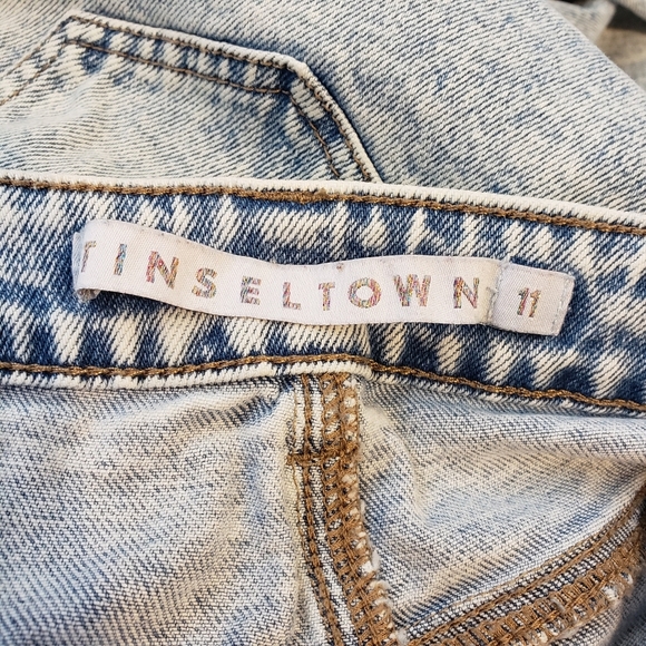 Tinseltown Mom Jeans Distressed Light Wash High Rise Size 11 - Picture 7 of 9